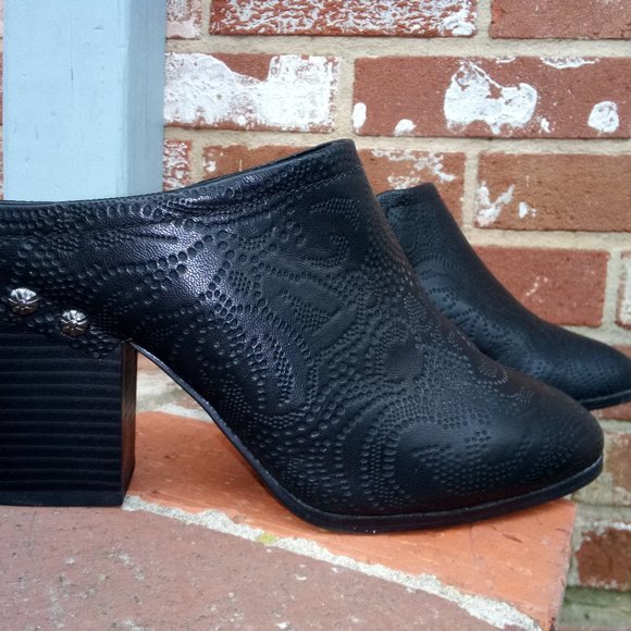 Easy Street, Black Embellished Clog, 9.5 W - Picture 1 of 3